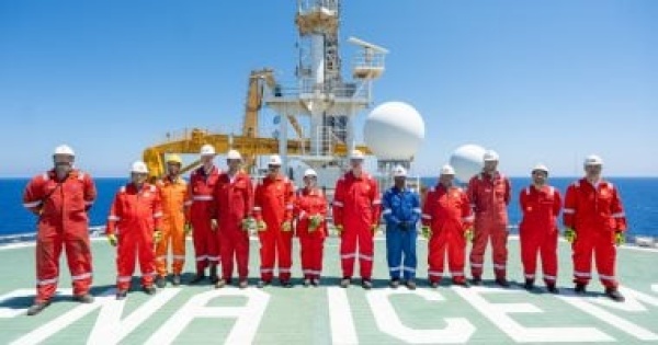 وزير البترول يتفقد أعمال حفر البئر فيلوكس 1x بالمتوسط صور وزير البترول يتفقد أعمال حفر البئر فيلوكس 1x بالمتوسط صور