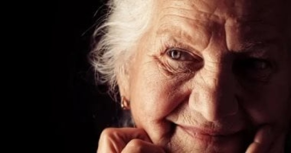 مسنة 90 سنة تكشف سر سعادتها وتؤكد أصعب سنوات حياتى كانت الأجمل