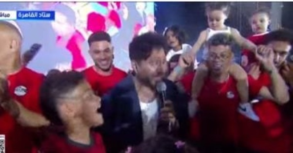 لاعبو المنتخب يرقصون على أنغام معلمين لتامر حسنى بـ ستاد القاهرة لاعبو المنتخب يرقصون على أنغام معلمين لتامر حسنى بـ ستاد القاهرة