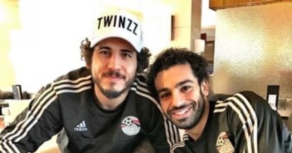 رحلة طويلة عشناها سوا رسالة مؤثرة من محمد صلاح إلى حجازي بعد الاعتزال رحلة طويلة عشناها سوا رسالة مؤثرة من محمد صلاح إلى حجازي بعد الاعتزال