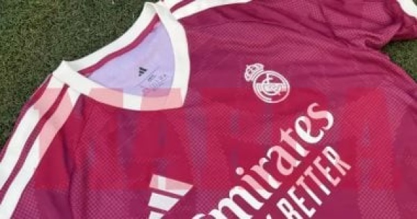 ماركا تكشف عن قميص ريال مدريد الثالث صور
