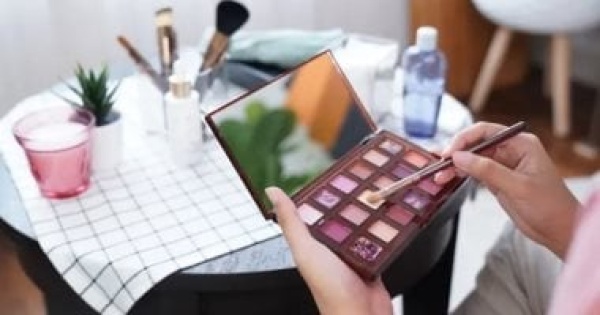 اتجاه مكياج جديد يجعل فتيات جيل زد أكبر سن ا اعرفيه وتجنبيه