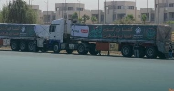 حياة كريمة تواصل دعم غزة بـ 13 شاحنة تحمل 15 ألف كرتونة مواد غذائية صور