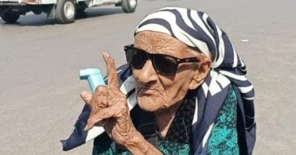 واحد من الناس يفي بالوعد الحاجة سيدة 96 عاما تؤدي العمرة بعد استجابة عمرو الليثي