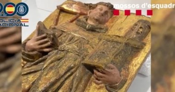 ترجع للقرن الـ16 إسبانيا تستعيد منحوتة نادرة بعد 16 عاما من سرقتها