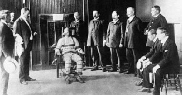 حكاية أول إعدام بالكرسى الكهربائى ويليام كيمبلر يدخل التاريخ عام 1890