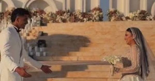 عريس قبل الاحتراف حسام عبد المجيد يحتفل بزفافه على عروسة من جهة إعلامية عريس قبل الاحتراف حسام عبد المجيد يحتفل بزفافه على عروسة من جهة إعلامية