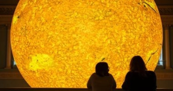 معرض الشمس والقمر يستكشف تأثير الأجرام السماوية عبر الحضارات معرض الشمس والقمر يستكشف تأثير الأجرام السماوية عبر الحضارات