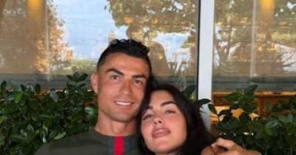 بصورة الدبل كريستيانو رونالدو يعلن زواجه من جورجينا بصورة الدبل كريستيانو رونالدو يعلن زواجه من جورجينا