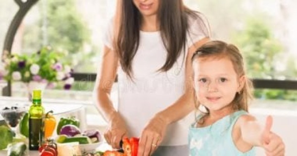 طريقة عمل 4 أكلات يعشقها الأطفال من المطاعم حضريها بسهولة فى المنزل
