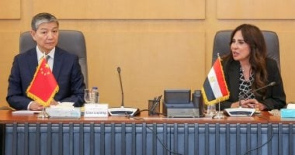 وزيرة الإسكان تلتقي السفير الصيني بالقاهرة لبحث تعزيز ملفات التعاون المشترك وزيرة الإسكان تلتقي السفير الصيني بالقاهرة لبحث تعزيز ملفات التعاون المشترك