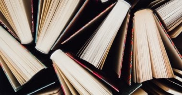 لماذا يطبع الكتاب مستطيل الشكل حكاية صنعت شكله الحالى لماذا يطبع الكتاب مستطيل الشكل حكاية صنعت شكله الحالى