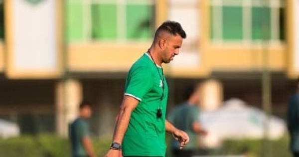 مدرب الاتحاد عن غيابات الزمالك نعمل حساب لكل اللاعبين وتركيزنا على المباراة مدرب الاتحاد عن غيابات الزمالك نعمل حساب لكل اللاعبين وتركيزنا على المباراة
