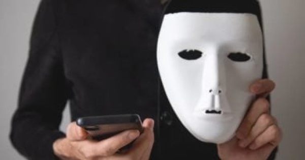 بكل جرأة لص يسرق هاتف آيفون ويراسل مالكه لطلب كلمة المرور فى الهند