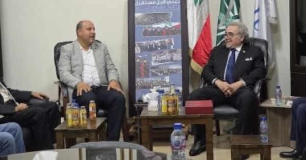 خلال زيارة الكتاب العرب للبنان ليلة شعرية في صور دعما للمقاومة خلال زيارة الكتاب العرب للبنان ليلة شعرية في صور دعما للمقاومة