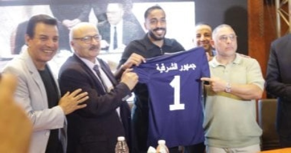 كهربا يقود لاعبي إنبي في زيارة لنادي الشرقية بعد الدمج صور كهربا يقود لاعبي إنبي في زيارة لنادي الشرقية بعد الدمج صور