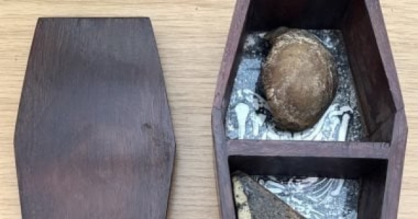 عودة ركبة راهب مفقودة إلى بريطانيا بعد غياب 70 عاما عودة ركبة راهب مفقودة إلى بريطانيا بعد غياب 70 عاما