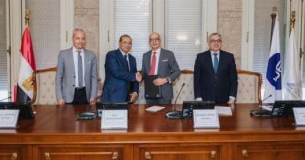 المصرية للاتصالات تطبق نظاما للذكاء الاصطناعي بجامعة عين شمس لتحليل أداء الطلاب