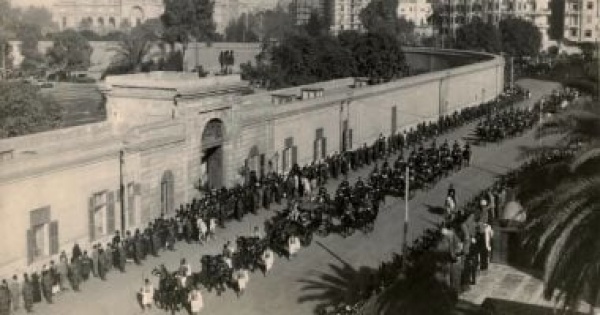 ذاكرة القاهرة صورة نادرة للموكب البرلمانى للملك فؤاد عام 1930 ذاكرة القاهرة صورة نادرة للموكب البرلمانى للملك فؤاد عام 1930