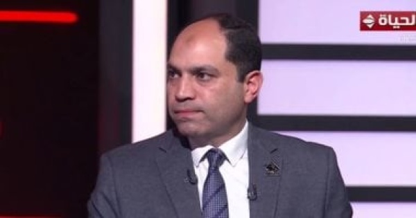 عمرو درويش الرئيس السيسي يدرك شعور المواطن وهناك قصور فى الأداء الإعلامى للحكومة عمرو درويش الرئيس السيسي يدرك شعور المواطن وهناك قصور فى الأداء الإعلامى للحكومة