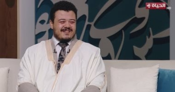 المنشد أحمد العمري مشاركتي في احتفالية مولد النبي بحضور الرئيس تكريم بعد رحلة تعب
