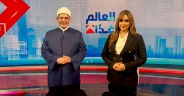 الدكتور سلامة داوود للتلفزيون المصري تكريم الرئيس السيسي وسام على صدري