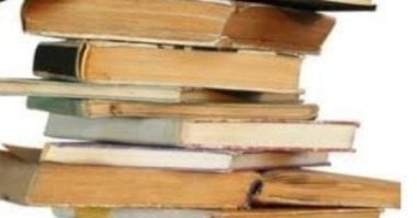 اقتحام المشاهير سوق الكتب حين تتحول المتابعات إلى مبيعات