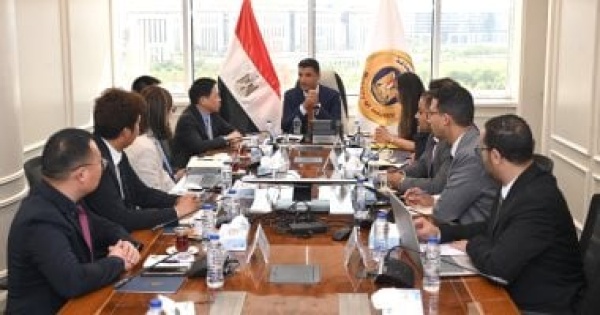 وزير الصناعة يبحث مع مجموعة كينجدوم الصينية موقف مصنع خيوط الكتان وزير الصناعة يبحث مع مجموعة كينجدوم الصينية موقف مصنع خيوط الكتان