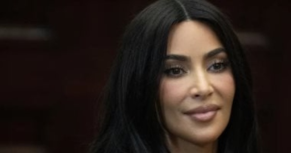 كيم كارداشيان تحصل على يورو واحد تعويضا عن سرقة مجوهراتها بفرنسا كيم كارداشيان تحصل على يورو واحد تعويضا عن سرقة مجوهراتها بفرنسا