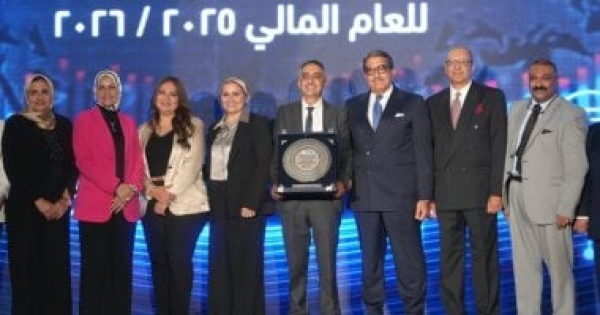 وزير المالية للموظفين المتميزين بالضرائب شكر ا ص ن اع التغيير على ثقة المجتمع الضريبى