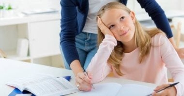 ابنك مش عارف يركز فى المذاكرة 8 حيل تساعده يتخلص من التشتت ابنك مش عارف يركز فى المذاكرة 8 حيل تساعده يتخلص من التشتت