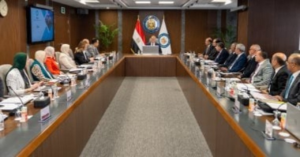 البترول 1 6 مليار دولار حجم القيمة المضافة من استخدام الغاز والبترول بصناعة البتروكيماويات البترول 1 6 مليار دولار حجم القيمة المضافة من استخدام الغاز والبترول بصناعة البتروكيماويات