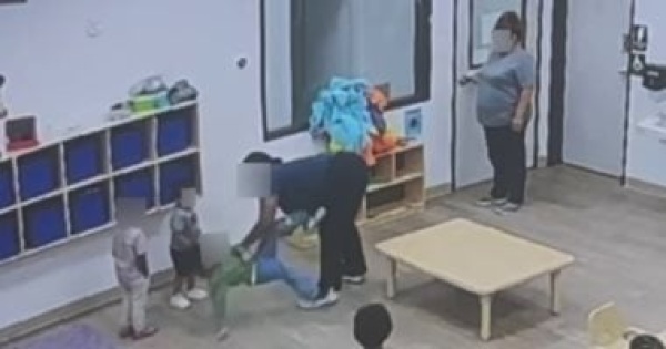 دعوى تعويض بمليون دولار ضد حضانة أمريكية حولتها معلمة إلى نادى قتال فيديو دعوى تعويض بمليون دولار ضد حضانة أمريكية حولتها معلمة إلى نادى قتال فيديو