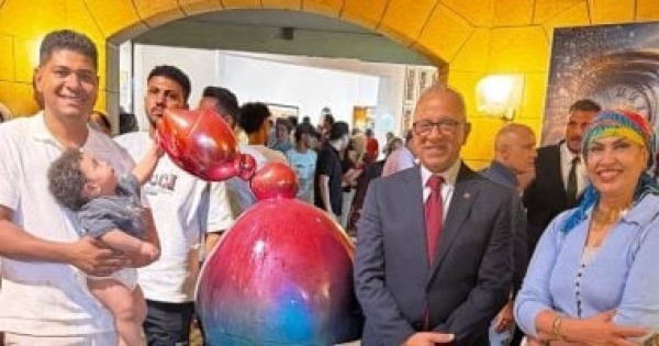 مصطفى بكر بعد فوزه بجائزة النحت وقت المرح يحكى حكاية بدأت من الصفر مصطفى بكر بعد فوزه بجائزة النحت وقت المرح يحكى حكاية بدأت من الصفر