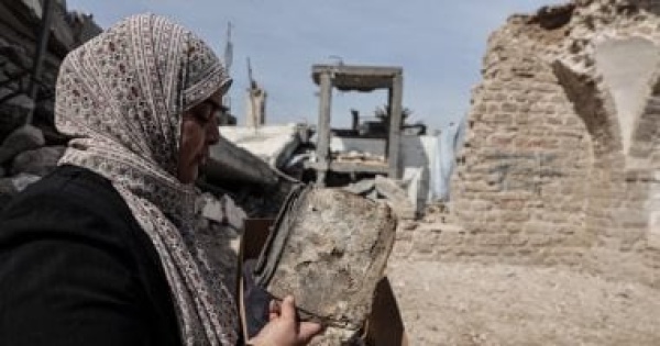 باحثان فلسطينيان يفوزان بجائزة اليونسكو لإنقاذ مخطوطات غزة من الحرب باحثان فلسطينيان يفوزان بجائزة اليونسكو لإنقاذ مخطوطات غزة من الحرب