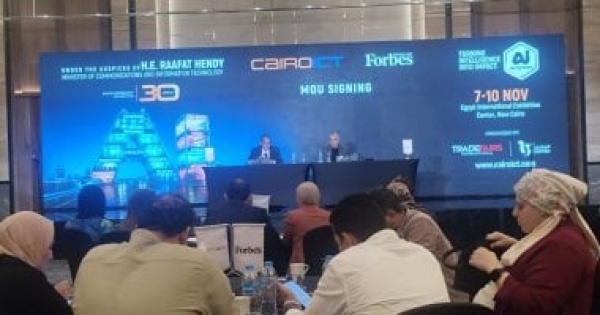 أسامة كمال cairo ict ينتقل من الحديث عن الذكاء الاصطناعي إلى عرض تطبيقاته