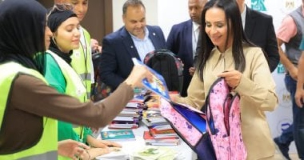 وزيرة التضامن تشارك فى تجهيز المستلزمات المدرسية بمبادرة بكرة المدرسة وزيرة التضامن تشارك فى تجهيز المستلزمات المدرسية بمبادرة بكرة المدرسة