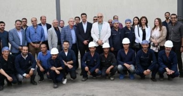 وزير الصناعة يتفقد مجمعا صناعيا للأسمدة والصناعات الكيماوية ومجمعا مصانع لإنتاج المستلزمات الطبية