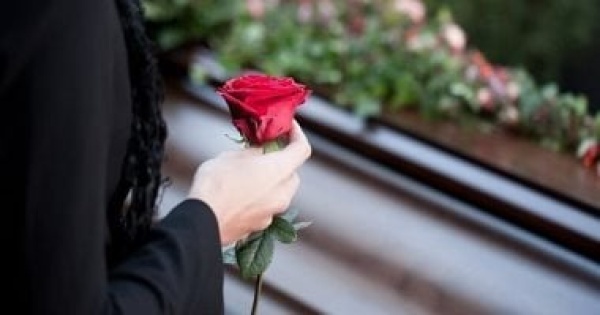 استعجلوا على الدفن صينية تستعيد وعيها داخل التابوت بعد ساعات من دفنها