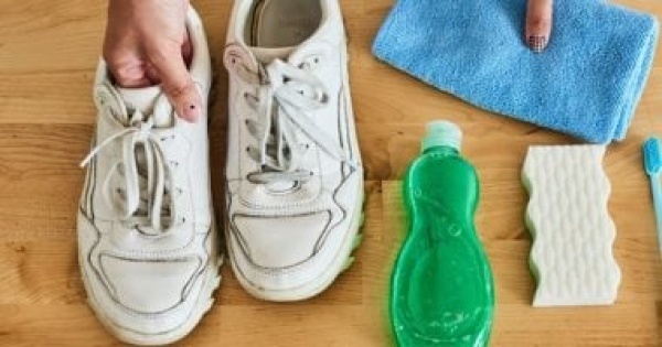 طرق مختلفة وسهلة لتنظيف الحذاء الأبيض سواء كوتش أو جلد