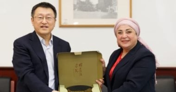 رئيس أكاديمية الفنون تزور الصين لبحث سبل التعاون
