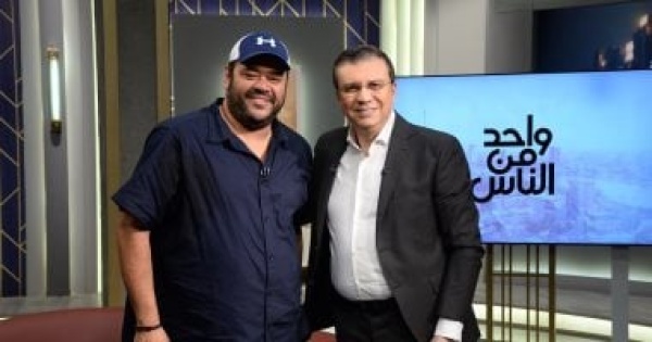 عمرو الليثى يكرم محمد ممدوح بدرع المتحدة وقناة الحياة تقديرا لمسيرته