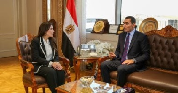 وزيرة الإسكان تبحث مع وزير الشباب والرياضة تعزيز التعاون فى عدة ملفات