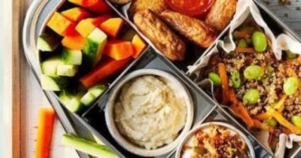 أفكار سريعة للانش بوكس صحى ومشبع تنفع للمكتب والجامعة