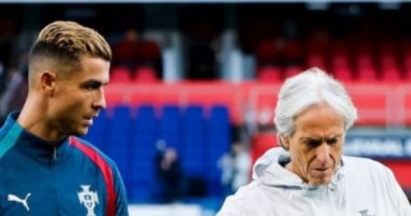 عادل عقل البرتغال يواصل الانتصارات ويتصدر مجموعته وغياب رونالدو يشعل الأجواء عادل عقل البرتغال يواصل الانتصارات ويتصدر مجموعته وغياب رونالدو يشعل الأجواء