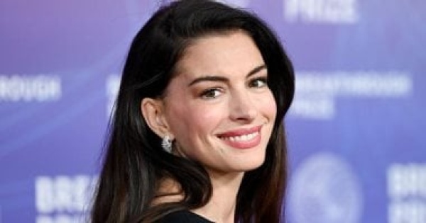 آن هاثاواى بطلة فيلم رواية كولين هوفر تتحدث عن الرسالة والمخطوطة آن هاثاواى بطلة فيلم رواية كولين هوفر تتحدث عن الرسالة والمخطوطة