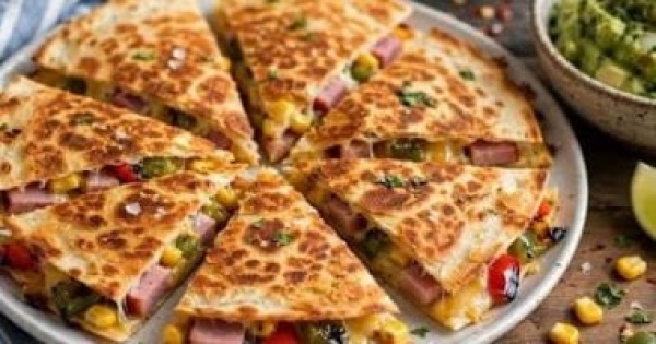 طريقة عمل كاساديا المكمورة الأردنية السريعة طريقة عمل كاساديا المكمورة الأردنية السريعة