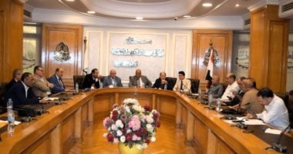 غرفة القاهرة تفتح حوار ا مباشر ا مع الشعب التجارية لمواكب المتغيرات الاقتصادية