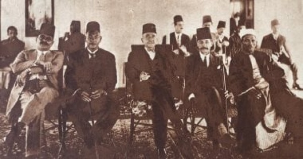 29 أبريل 1927 يوم بايع الشعراء العرب أحمد شوقى فى الأوبرا