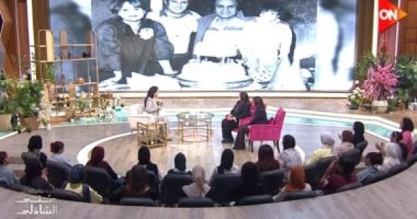 دعاء محمد حمزة تكشف لـ منى الشاذلى كواليس برنامج والدتها فى بيتنا نجم دعاء محمد حمزة تكشف لـ منى الشاذلى كواليس برنامج والدتها فى بيتنا نجم